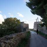 Si tratta della masseria Attolico: una struttura del 600 che sorge all�inizio di strada privata Ferruccio, via di campagna che conduce al quartiere San Paolo